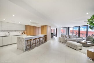 Building Photo - 1581 Brickell Ave