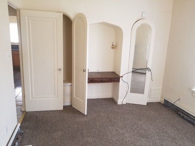 Foto del edificio - 3365 N Sherman Blvd.- Lower 3 Bedroom