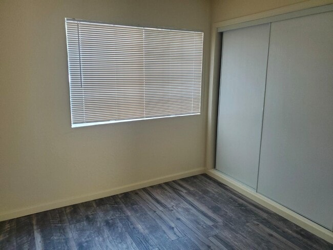 Building Photo - 596 Friendly Ln