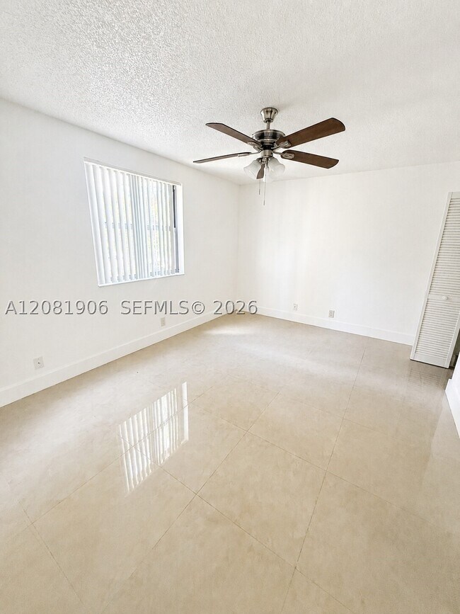 Foto del edificio - 10131 W Sunrise Blvd