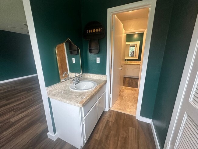 Building Photo - 8191 Trafalgar Sq