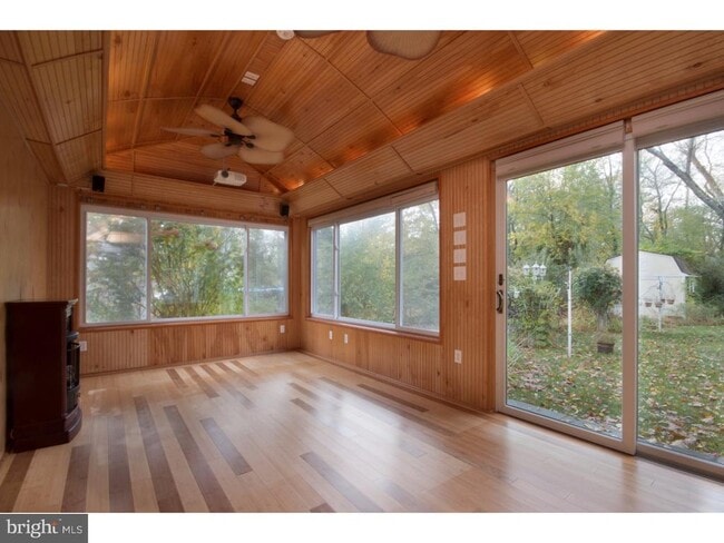 Building Photo - 384 Walnut Ln