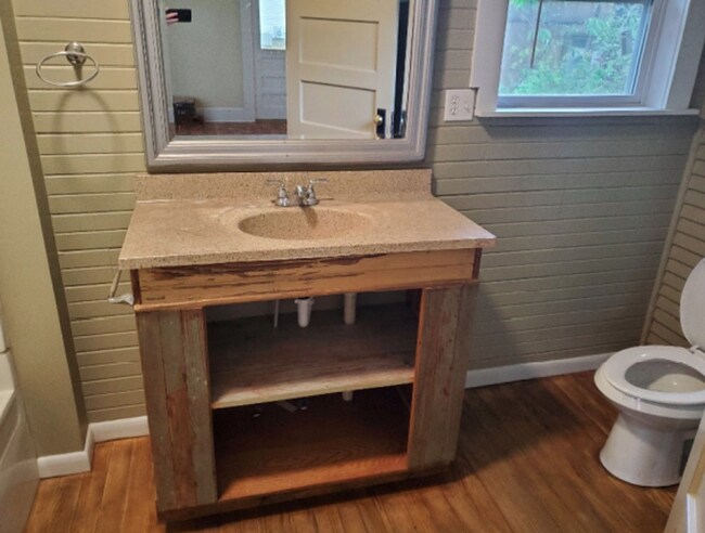 Foto del edificio - 2 Bed 1 Bath Spacious Home