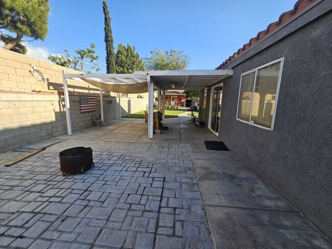 Building Photo - 37212 Little Sycamore St
