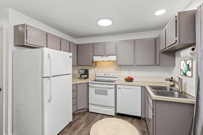 Building Photo - 4897-4897 Basswood Dr