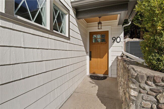Foto del edificio - 90 Stoneleigh Ct