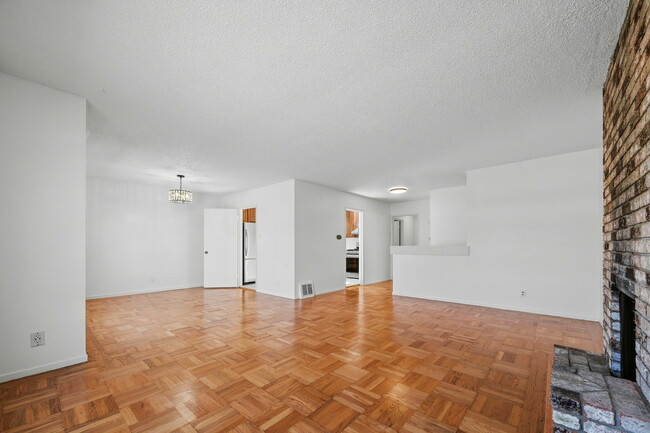 Building Photo - 72 Huntington Dr