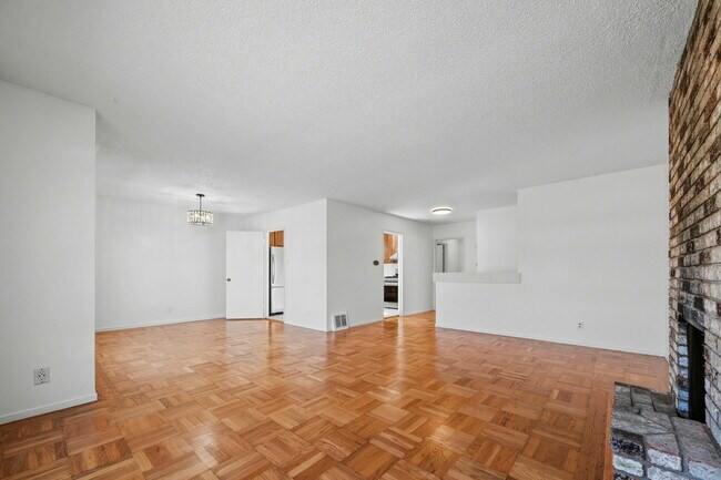 Foto del edificio - 72 Huntington Dr