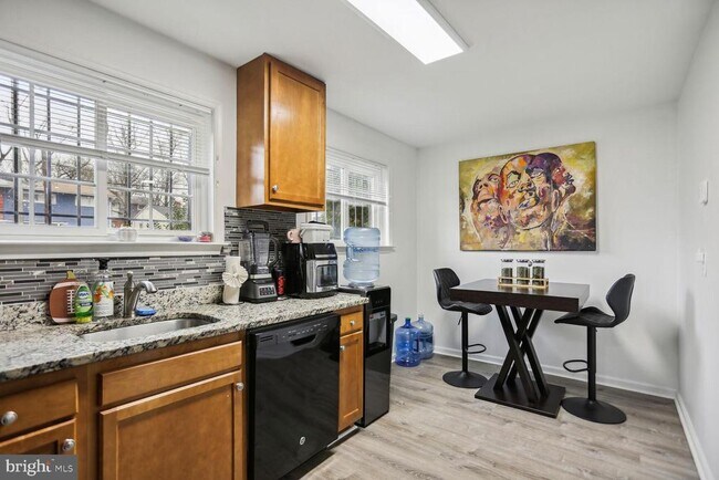 Foto del edificio - 608 Birchleaf Ave