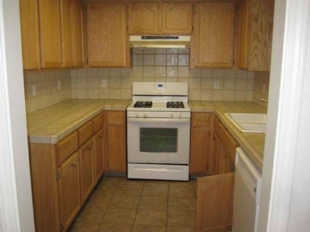 Primary Photo - Duplex For Rent in Stockton