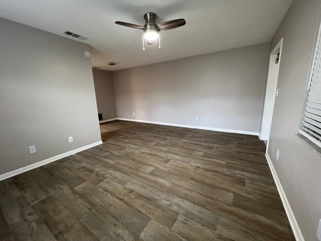 Building Photo - 1 Bed/1 Bath - Unit 16