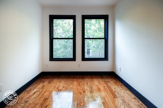 Foto del edificio - 456 Central Ave