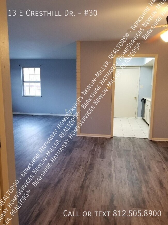 Building Photo - South side location 3 Bedrooms & 2 Bath Co...