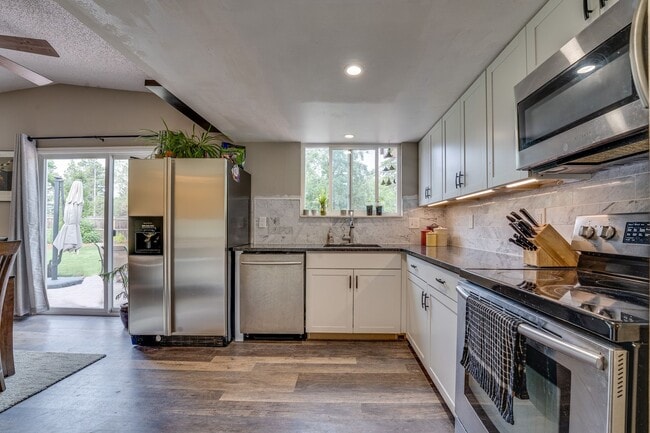 Building Photo - Beautiful 5 bed, 3 Bath House in Central Fort Collins!