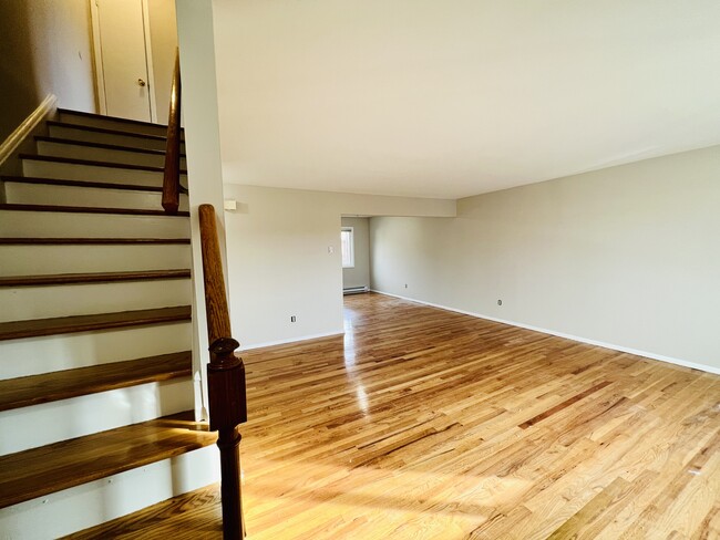 Building Photo - 960 Schopmann Dr