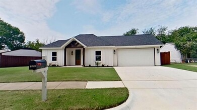 Building Photo - 1508 Dale Dr
