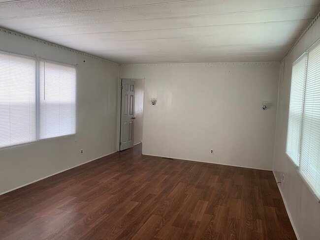 Foto del edificio - 3544-B W 15th St