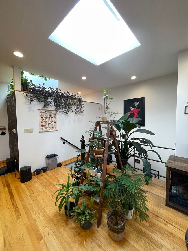 Foto del edificio - 1415 N Milwaukee Ave