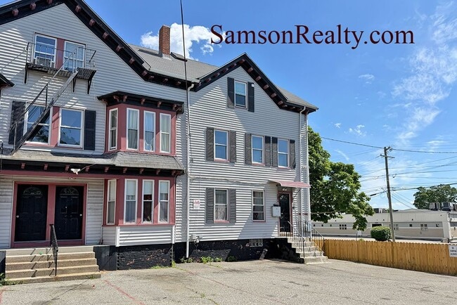 Photo - 339 East Ave (Pawtucket, RI) Apartment