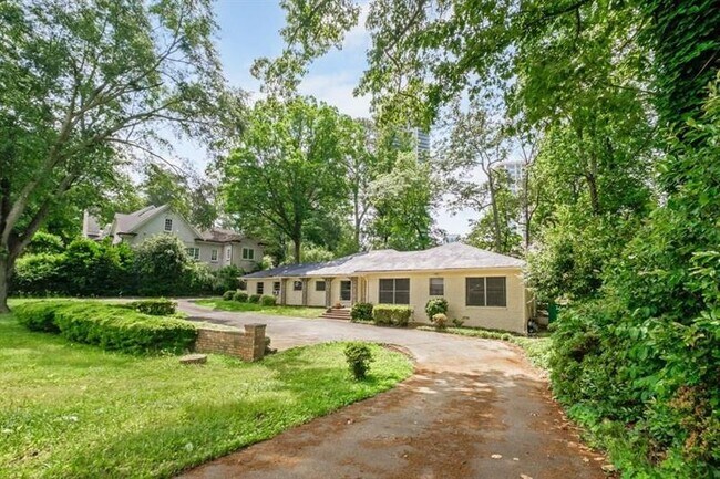 Foto del edificio - 757 Old Ivy Rd NE