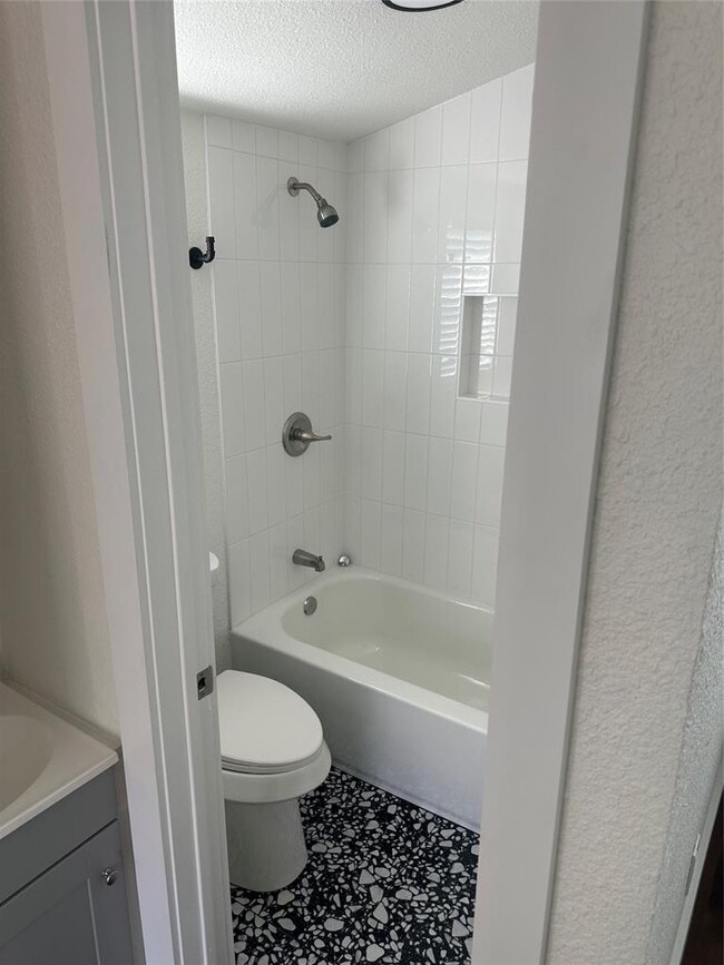 Building Photo - 3019 E 12th St