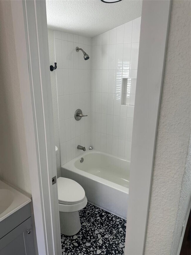 Foto del edificio - 3019 E 12th St