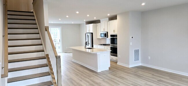 Foto del edificio - Welcome to this brand-new, never-before-li...