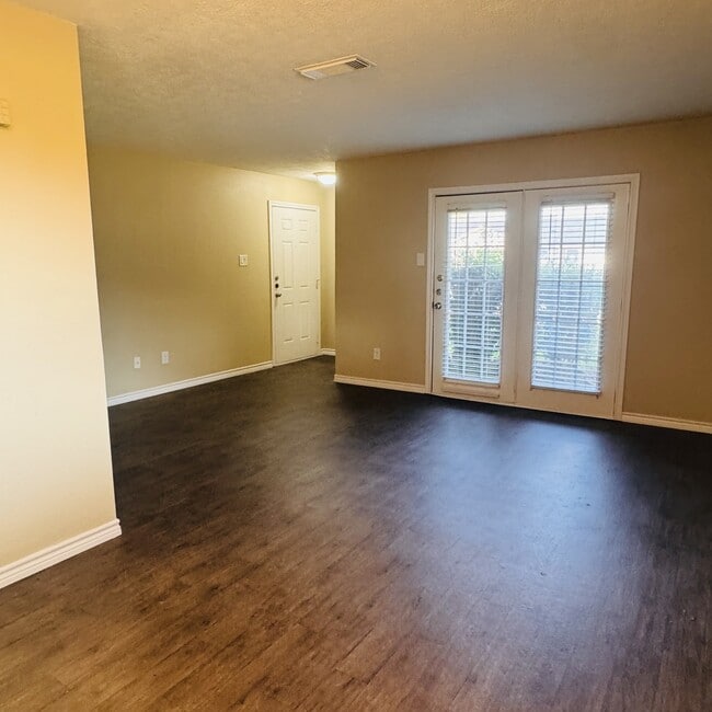 Building Photo - 6824 Camden Ln