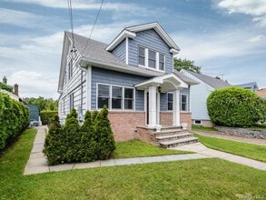 Building Photo - 35 Birch St