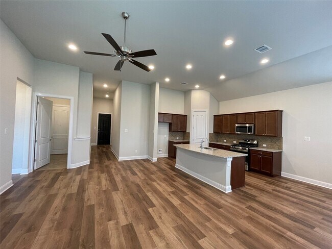 Foto del edificio - 2428 Dapple Gray Ln