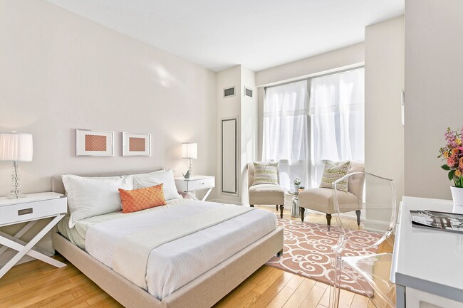 Building Photo - 350 W 42nd St