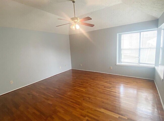 Foto del edificio - 7718 8 Willows Rd