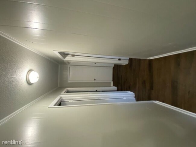Building Photo - 102 McKellar Hill