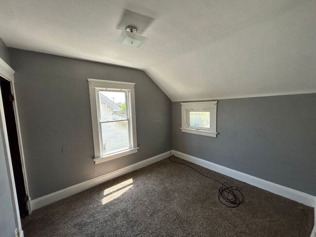 Building Photo - 2 bed 1 bath single family in Garfield