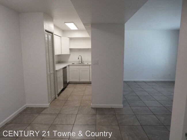 Building Photo - 2 br, 1 bath House - 2412 W. Campbell Ave....