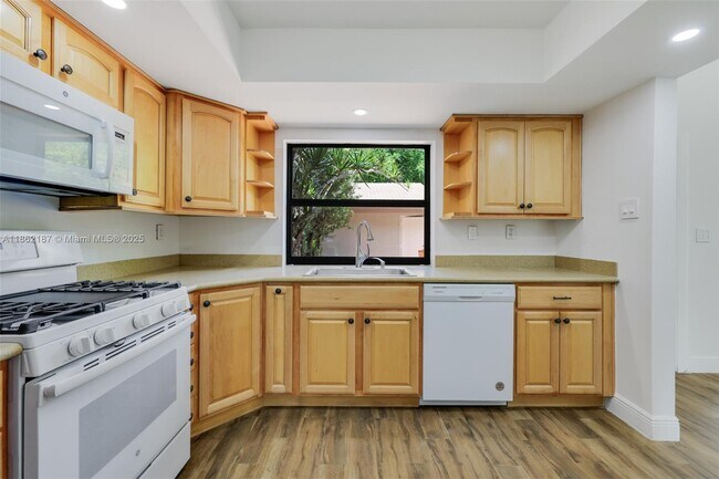 Building Photo - 10516 SW 112th Ave