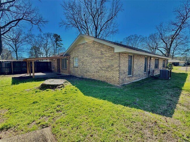 Building Photo - 761 Forestdale Dr