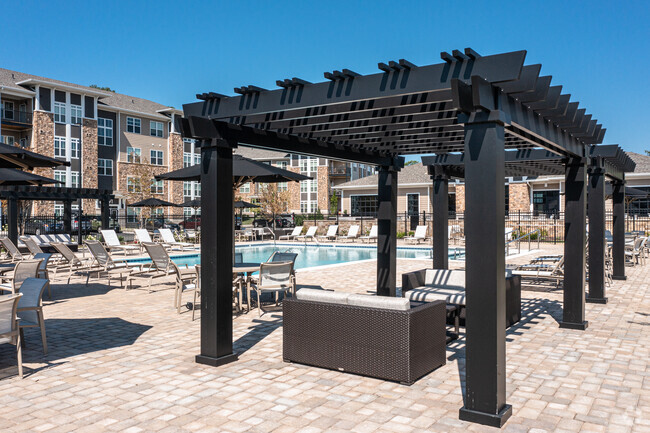 Piscina - The Knoll at Stone View Apartments