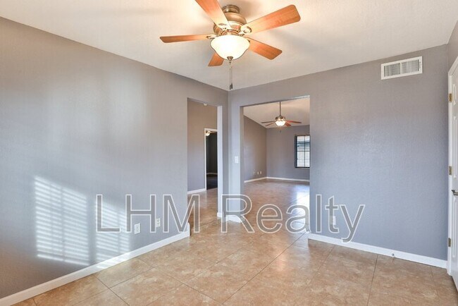 Building Photo - 400 E San Remo Ave