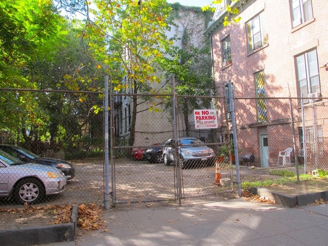 Foto del edificio - 395 Washington Ave