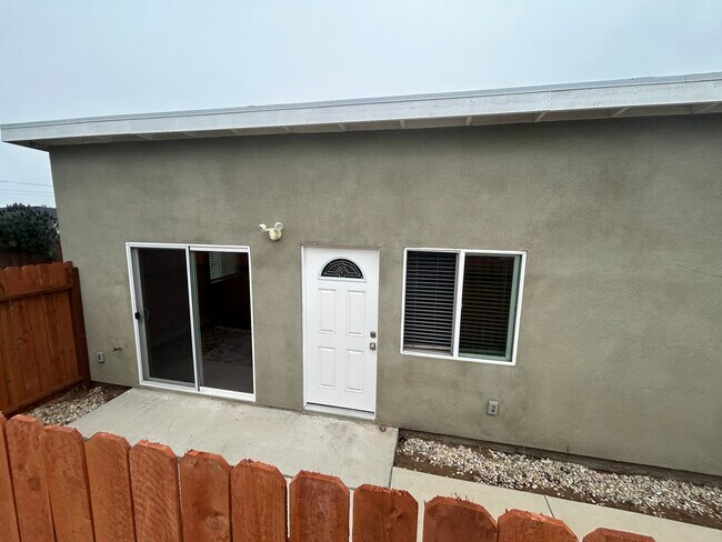 Front door entry with bedroom slider on left of front door - 146 S Alpine St