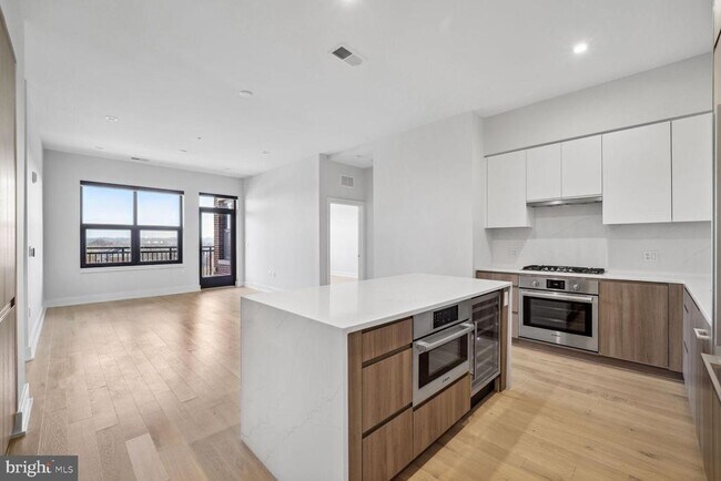 Foto del edificio - 737 Swann Ave