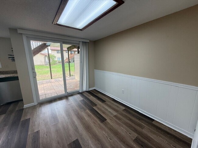 Foto del edificio - 2BR Urbana Apartment with New Appliances & Back Porch