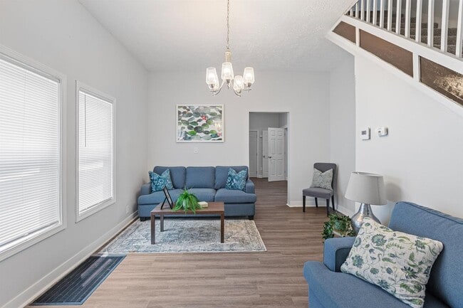 Foto del edificio - 1043 N Holmes Ave