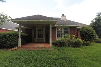 Building Photo - 1704 Stone Pointe Dr