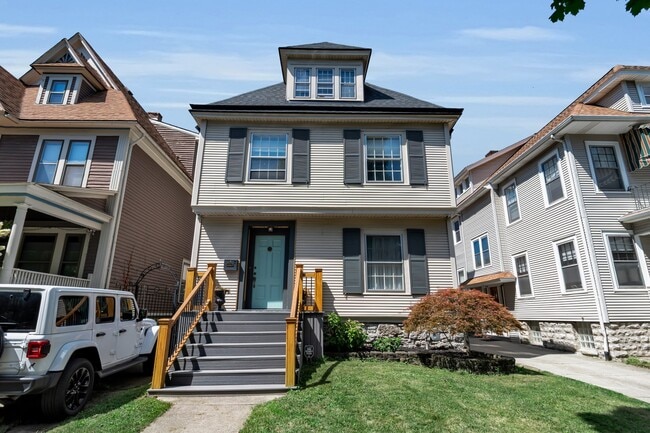 Building Photo - 214 Norwood Ave