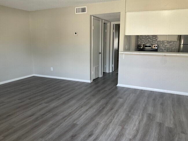 Renovar uno - Entrada/vivienda - The Cove at 300