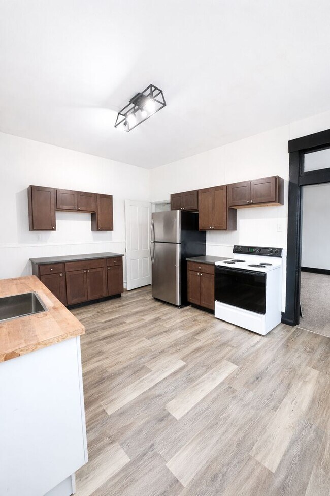 Building Photo - 934 Washington Ave