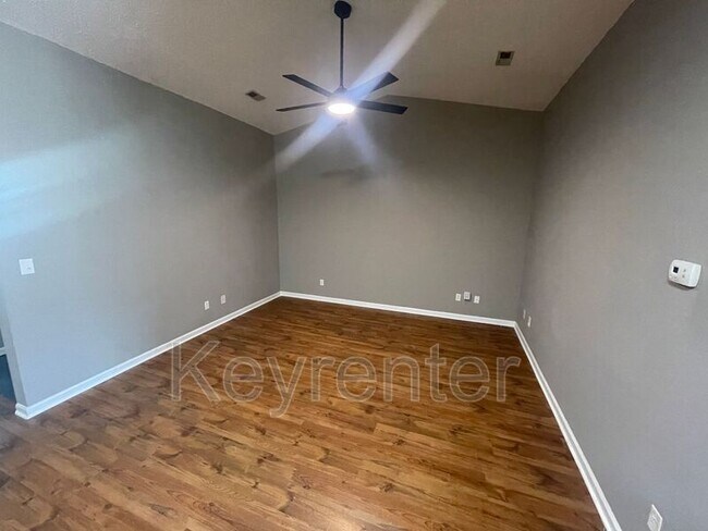Foto del edificio - 2049 Countryhill Ln
