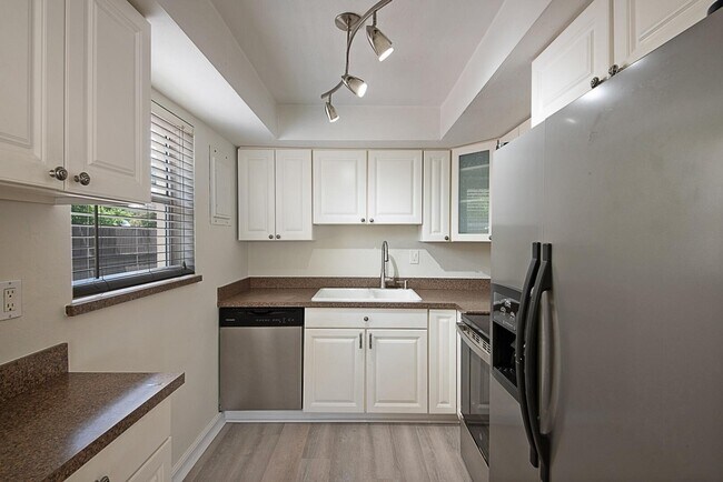 Foto del edificio - 841 NE 61st St